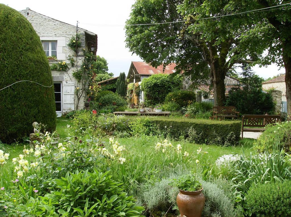 A L'Antan - La Ferme D'Octave Bed & Breakfast Saint-Hilaire-de-Villefranche Екстериор снимка