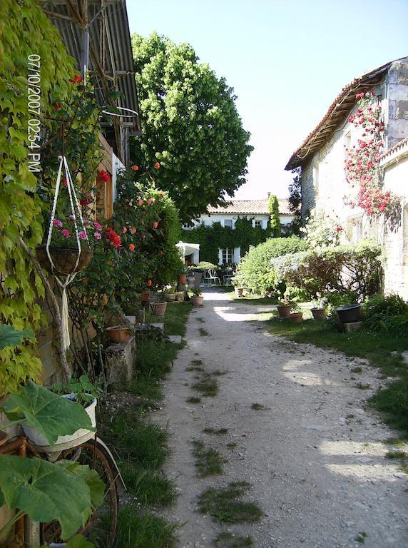 A L'Antan - La Ferme D'Octave Bed & Breakfast Saint-Hilaire-de-Villefranche Екстериор снимка
